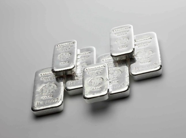 «Вічно другий» коштовний метал встановив новий рекорд