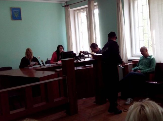 Ужгородського вбивцю собаки на сьогоднішнє судове засідання має привести поліція