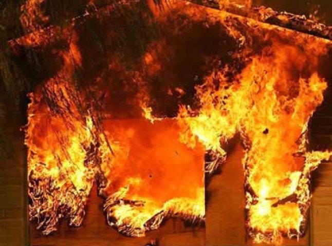На Берегівщині ліквідували пожежу у складському приміщенні