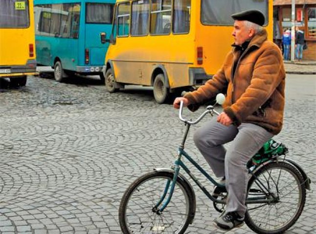 Старий тариф на пасажирські перевезення в Ужгороді збережеться ще близько місяця