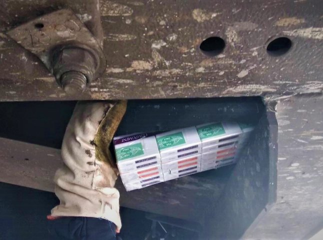 У вантажному потязі, який прямував до Угорщини, знайшли контрабанду