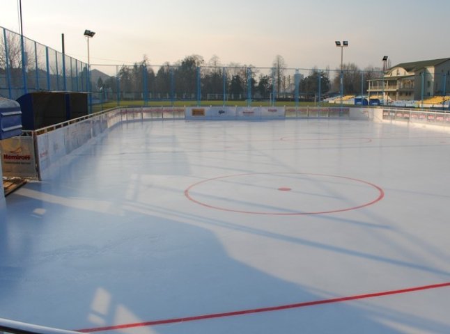 У Мукачеві навіть у по-весняному теплу погоду можна зайнятися зимовим видом спорту