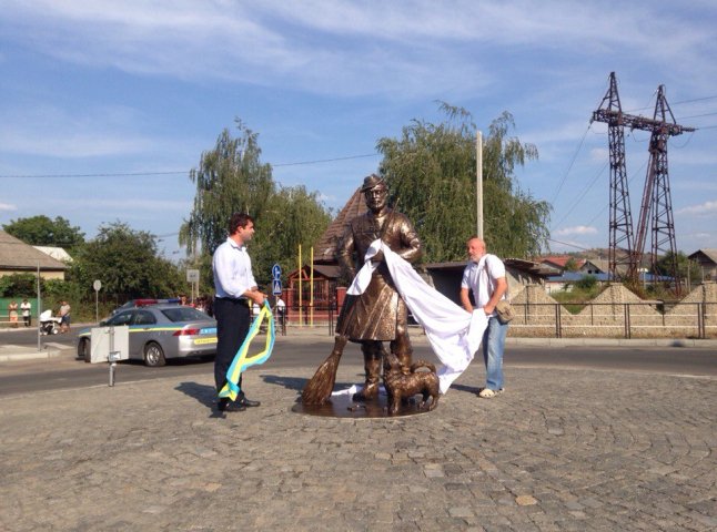 В Мукачеві з’явився пам’ятник аналогів якому немає в Україні