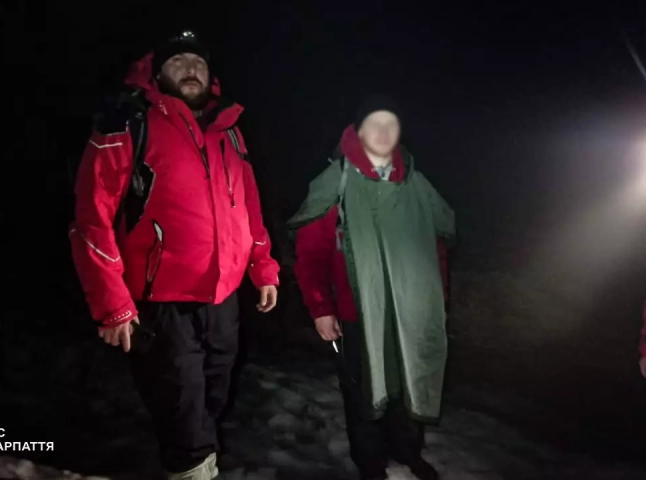 Знайдено туриста, який заблукав у горах Закарпаття