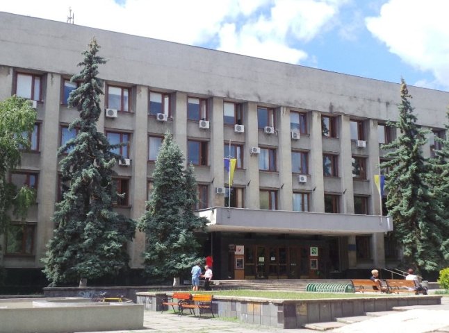 Невідомі вдруге за день повідомили про замінування приміщення міської ради Ужгорода