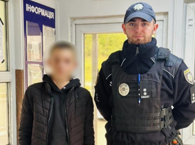 Патрульні знайшли підлітка, який зник у Мукачеві Патрульні знайшли підлітка, який зник у Мукачеві