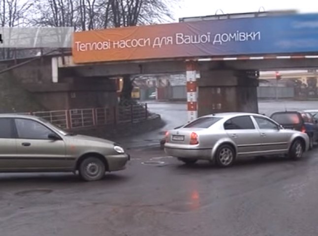 Коли відремонтують дорогу на одному з найпроблемніших перехресть Ужгорода
