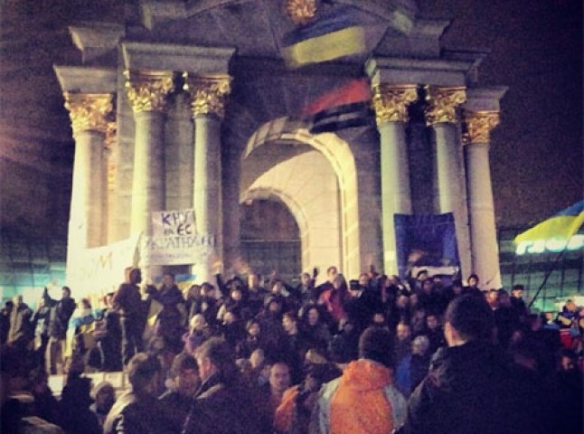 Попри сутички у Києві вистояли обидва Євромайдани (ФОТО, ВІДЕО)