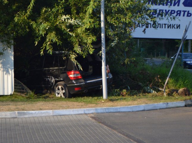 В Ужгороді автомобіль з молодими дівчатами потрапив у ДТП