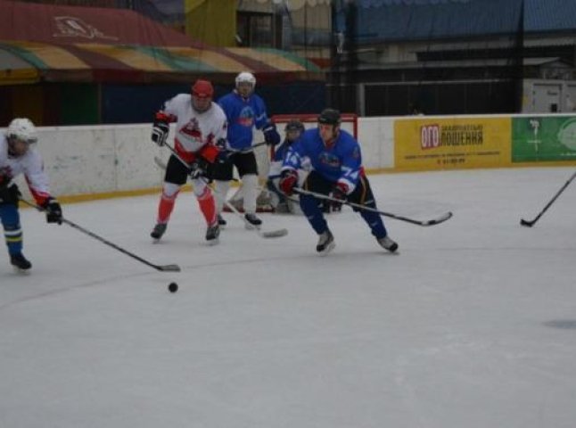 У черговому хокейному поєдинку «Ужгородські вовки» здолали суперників із «Синевира»