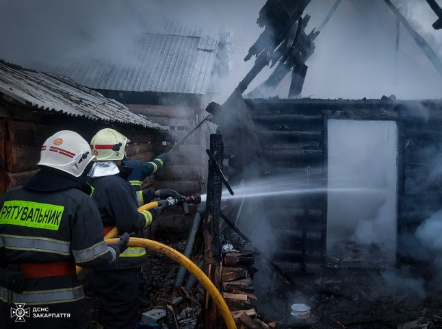 Пожежа спалахнула, коли жінка була у сусідки: рятувальники розповіли про цей випадок