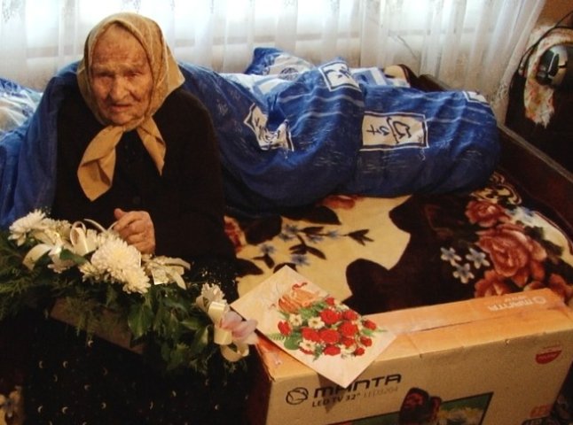 Найстаріша жителька Тячівщини відзначила 104 роки 