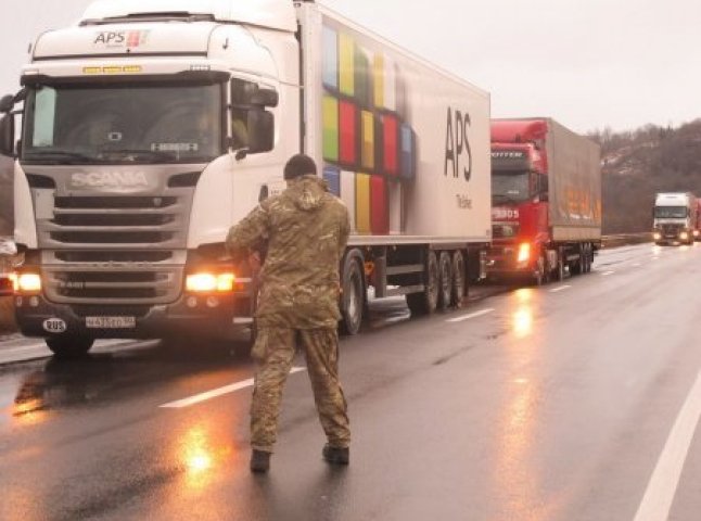 З боку Євросоюзу на Закарпаття в’їхало близько 100 російських вантажівок, – Москаль