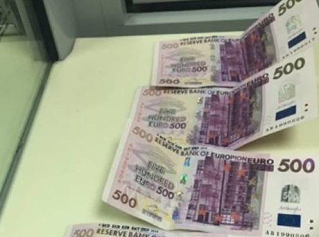 У Тячеві мешканець Запоріжжя розрахувався за ювелірні вироби фальшивими євро