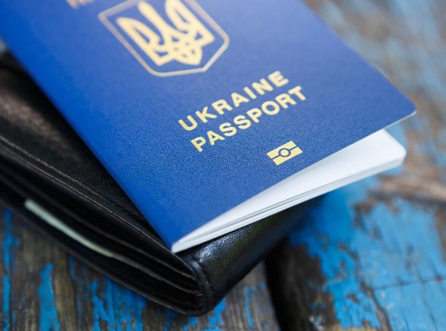 Тепер це обов’язково: для українців, які виїхали за кордон, оголосили важливу новину
