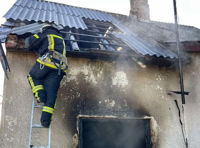 Вогнеборці гасили пожежі у Чинадієві та в Ужгороді