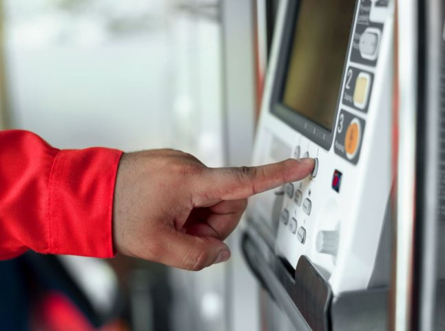 Закарпатські медики провели унікальну евакуацію підлітка у важкому стані