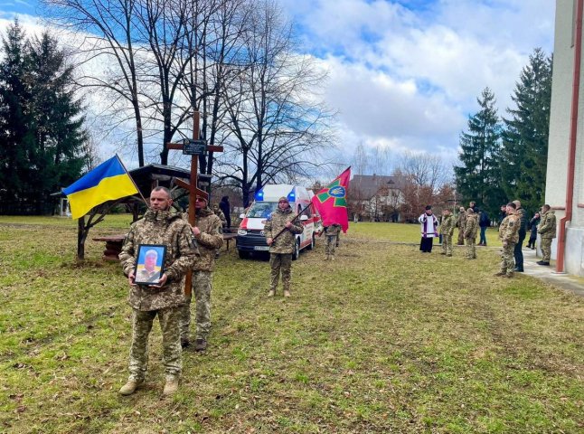 У Тячівському районі провели в останню путь полеглого воїна