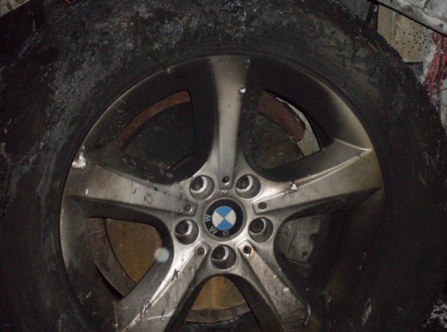 Коротке замикання стало причиною загорання автомобіля BMW X5