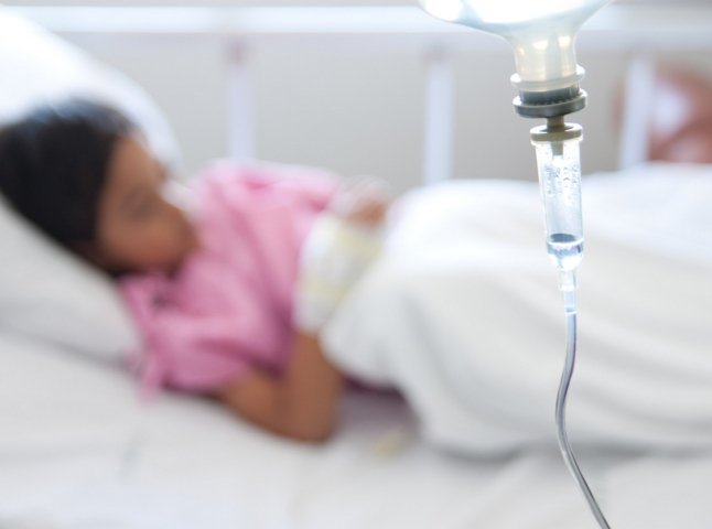 Блювота, головний біль, пригнічена свідомість: 15-річна дівчинка опинилася в лікарні у важкому стані