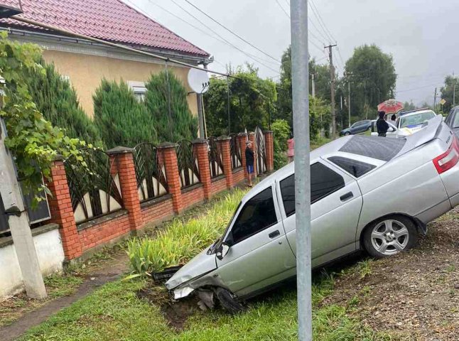 У селі на Мукачівщині трапилась аварія: перші фото з місця події