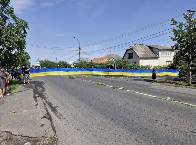 У селі на Мукачівщині попрощались із полеглим захисником