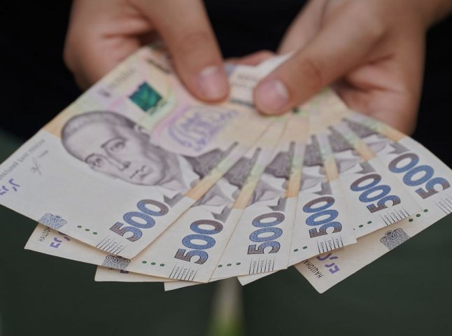 Якою повинна бути зарплата, щоб отримувати згодом 10 тисяч гривень пенсії Якою повинна бути зарплата, щоб отримувати згодом 10 тисяч гривень пенсії