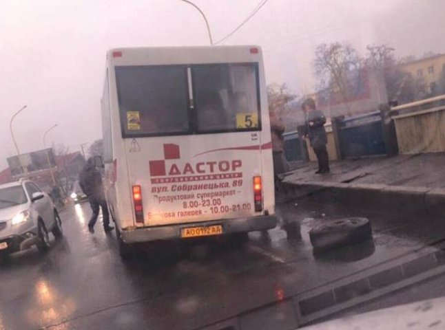 В Ужгороді в маршрутки на ходу відвалилось колесо, – ЗМІ