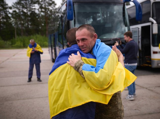 6 закарпатців звільнили із російського полону 6 закарпатців звільнили із російського полону