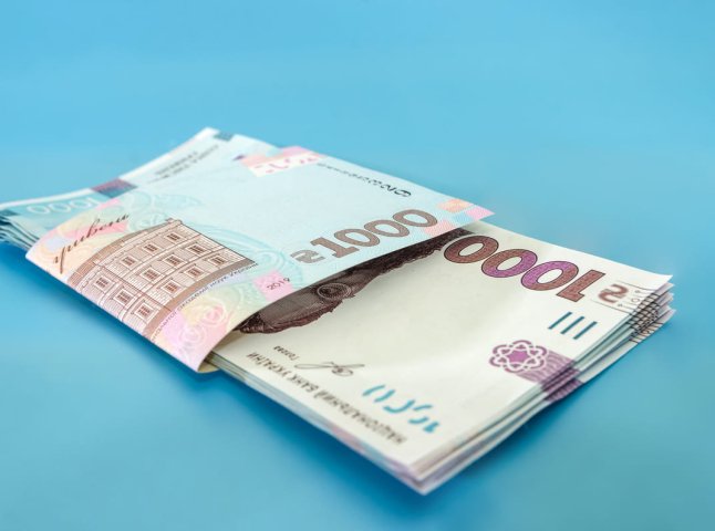 Уже не 2220 гривень, суму допомоги змінили: скільки тепер платитимуть на місяць