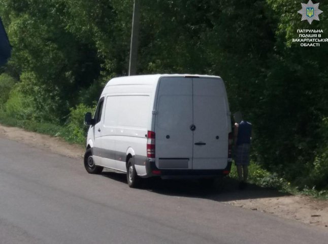 Воловецькі патрульні виявили автобус із "лівою" комп’ютерною технікою 