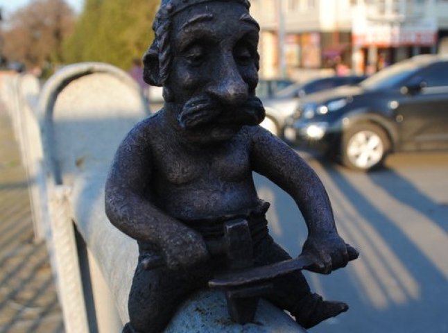 "Знайти кельта є справою честі для Мукачева" – жителі міста організовуються для пошуку вкраденої скульптури