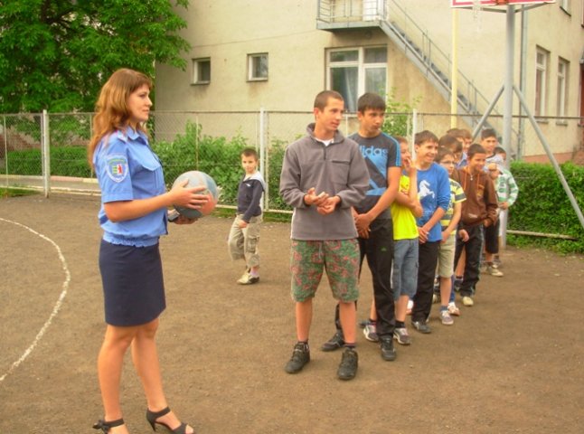 Мукачівські правоохоронці поздоровили вихованців школи-інтернату (ФОТО)