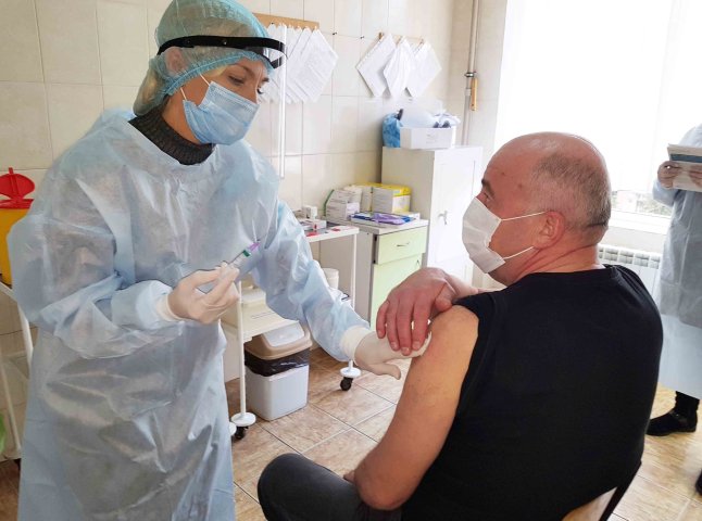 У Мукачеві стартує вакцинація проти COVID-19