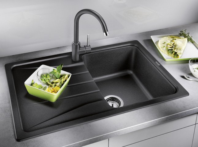 Більше ніколи так не робіть: 8 речей, які не можна кидати в раковину