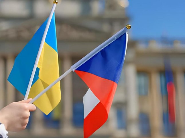 У Чехії запропонували переглянути частину дозволів на проживання українців У Чехії запропонували переглянути частину дозволів на проживання українців