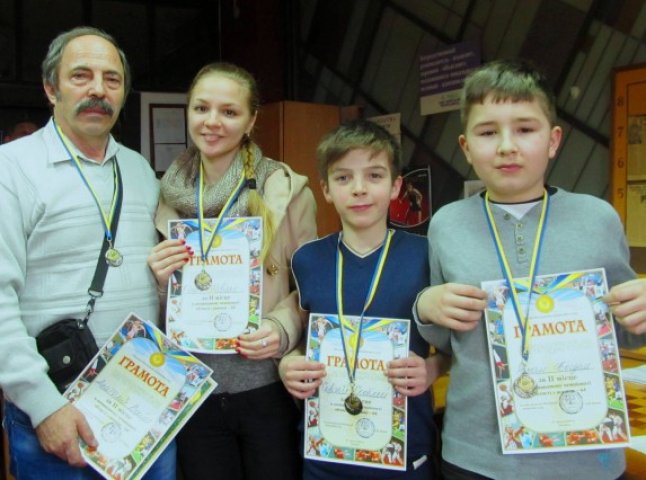 Збірна Іршавщини здобула срібло чемпіонату Закарпаття з шашок-64