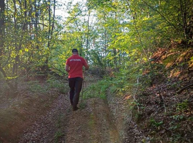 У лісі на Рахівщині виявили мертвим 34-річного чоловіка