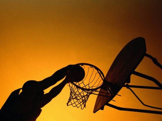 Мукачівські баскетболісти зайняли друге місце в Івано-Франківську