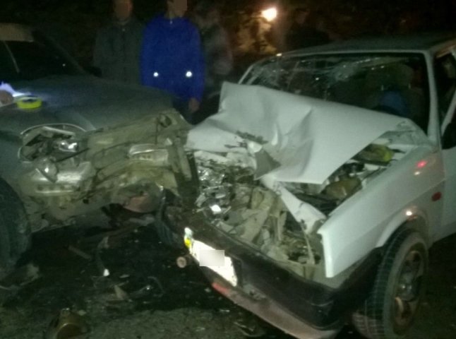 В результаті вчорашньої аварії у Виноградові постраждали троє людей