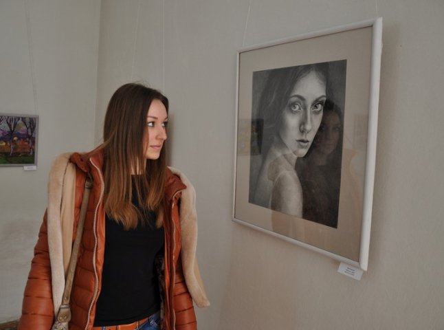 У Мукачеві відкрилась виставка студентів Закарпатського художнього інституту (ФОТОРЕПОРТАЖ)