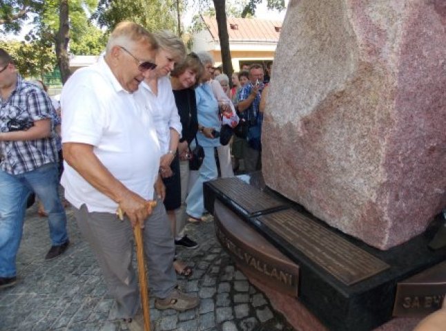 У Виноградові відкрили пам’ятник, який нагадуватиме про трагічні події Другої Світової війни