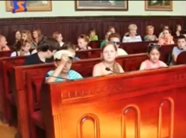 Українські діти зі словацької Пряшівщини вперше побували в Мукачеві (ВІДЕО)