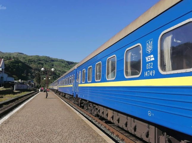 Кілька потягів, які курсують на Закарпаття, затримуються через обрив контактної мережі Кілька потягів, які курсують на Закарпаття, затримуються через обрив контактної мережі