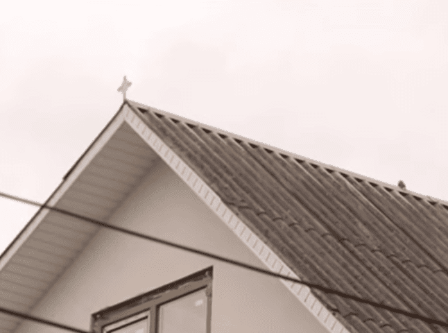 Практично на всіх будинках тут хрести: журналісти ICTV розповіли про містичне село на Закарпатті
