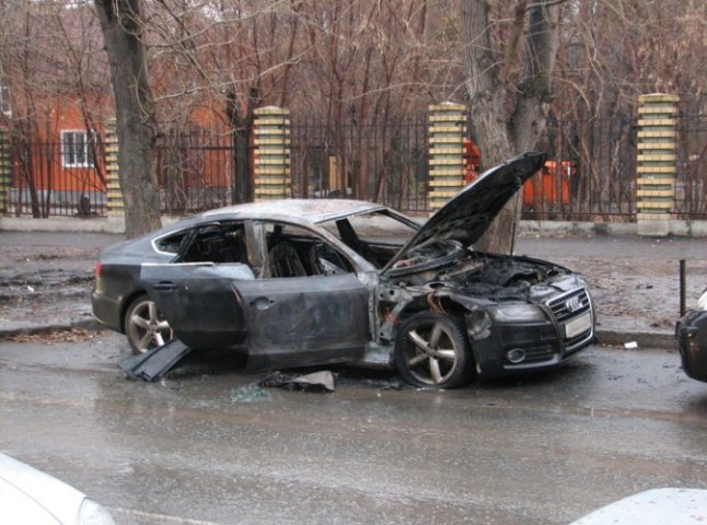 У Сваляві вогонь пошкодив іномарку "Audi"