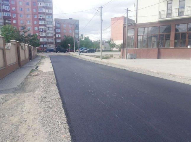 У Мукачеві завершують ремонт дороги на одній із вулиць