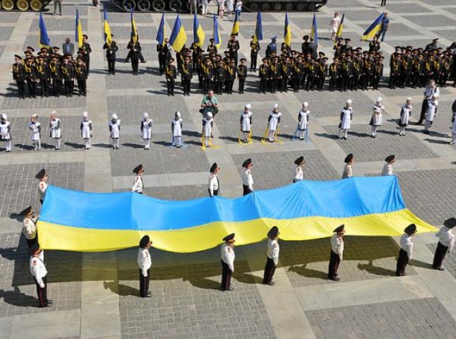 Наступного місяця українці відпочиватимуть 10 днів