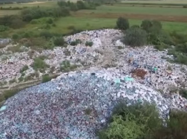 Інтернет-спільноту шокувало відео величезного сміттєзвалища біля Хуста