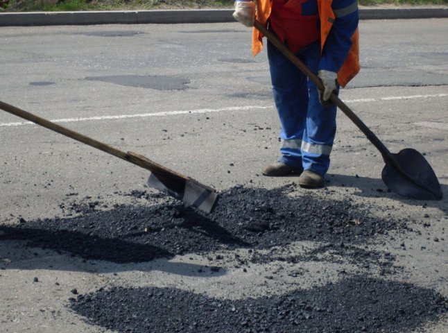 Щоб завершити ремонт ділянки дороги на Виноградівщині потрібно ще 22 мільйони гривень